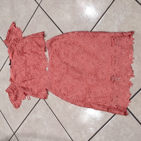 White House Black Market Dresses & Skirts - White House Black Market Pink Lace Crop Top With Matching Pencil Skirt Size 6/8